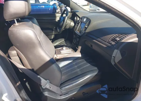 2015 Chrysler 300 300S z USA, uszkodzony, nr VIN 2C3CCABGXFH763124